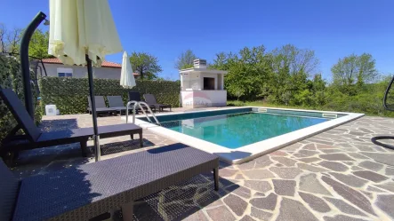 1 - Haus kaufen in Umag - Bungalow mit Pool und Garten