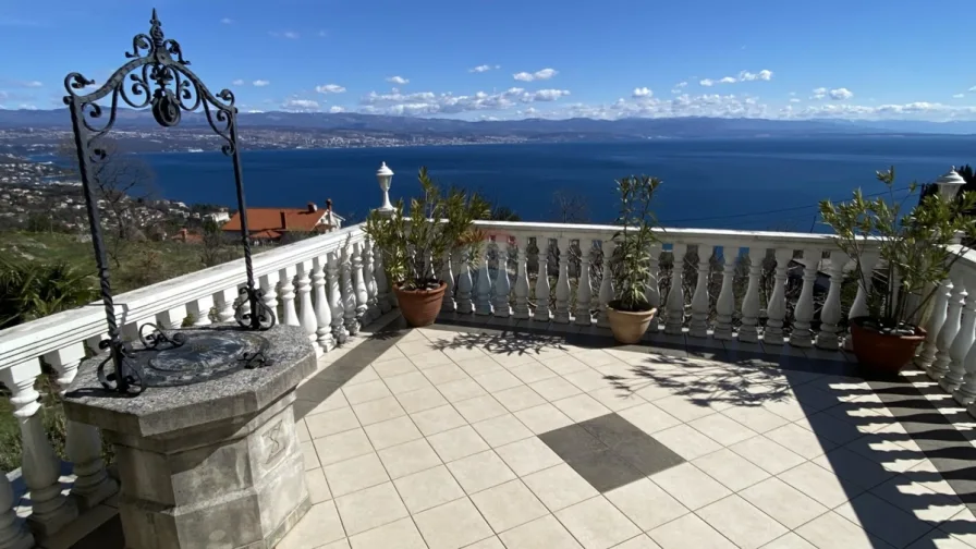 3 - Haus kaufen in Lovran - Zweifamilienhaus mit großem Grundstück und fantastischem Ausblick