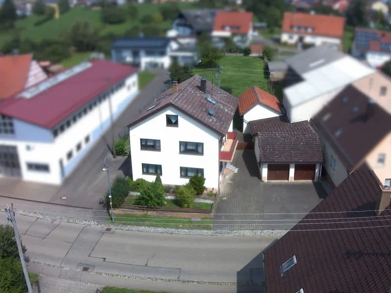Luftbild - Haus kaufen in Gerstetten - Ein-/-Zweifamilienhaus mit Doppelgarage und großem Garten