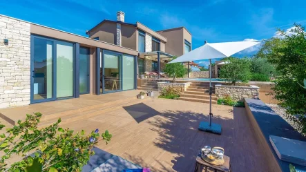 2 - Haus kaufen in Umag - Attraktive Designervilla mit Pool und Meerblick