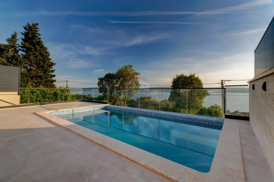 Terrasse - Haus kaufen in Crikvenica - Modernes Ferienhaus in Meeresnähe, mit Meerblick