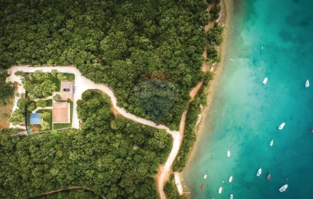 1 - Haus kaufen in Rovinj - Anwesen in fantastischer Lage - nur 50m vom Meer entfernt