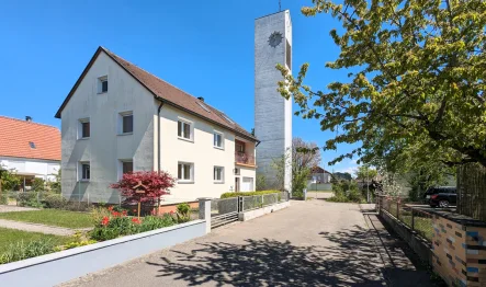 Außenansicht 2 - Haus kaufen in Ulm - Wohnhaus mit ca. 180 m² Wohnfläche in Jungingen!