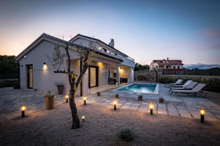 Außenansicht - Haus kaufen in Krk - Neue modern-mediterrane Poolvilla