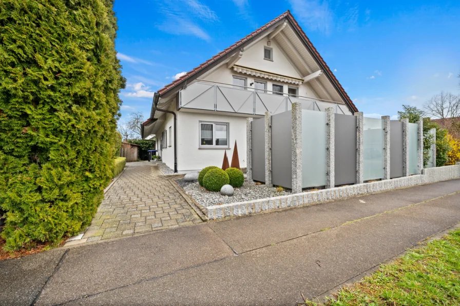  - Haus mieten in Laichingen - Platz wie in einem Haus! Großzügige EG Wohnung, barrierefrei, mit viel Platz und Stauraum.