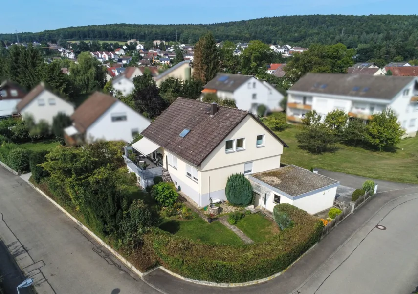 Luftbild - Haus kaufen in Allmendingen - Charmantes EFH mit ELW in schöner, ruhiger Lage