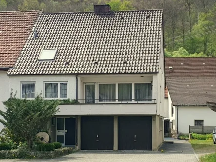 von Osten - Haus kaufen in Schelklingen-Gundershofen - Geräumiges Haus mit großem Grundstück und Lagerflächen direkt an der Schmiech