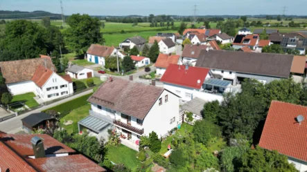 Übersichtsaufnahme Drone - Haus kaufen in Unterroth - Vermietete Doppelhaushälfte in Unterroth mit großem Potenzial