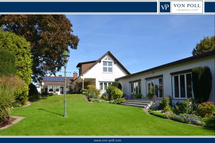Hausansicht mit Garten - Haus kaufen in Insheim - Großzügig Wohnen mit wunderschön angelegtem Garten und vielseitig nutzbarem Anbau
