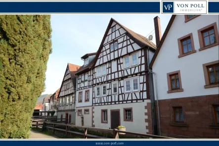 Idyllische Lage an der Queich - Wohnung kaufen in Annweiler am Trifels - Charmante Wohnung in historischem Fachwerkhaus im Herzen von Annweiler