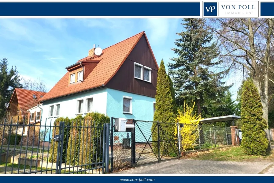 Titelbild - Haus kaufen in Berlin - DDR-Fertigteilhaus mit viel Platz und Potential