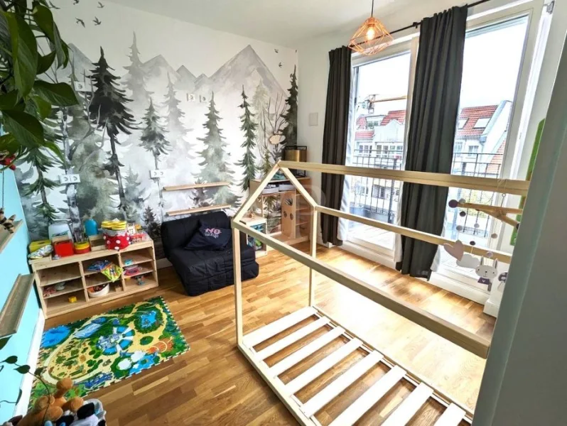 gemütliches Kinderzimmer mit Zugang zu beiden Südbalkonen