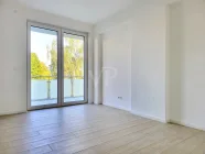 Schlafzimmer mit Zugang zum Ostbalkon