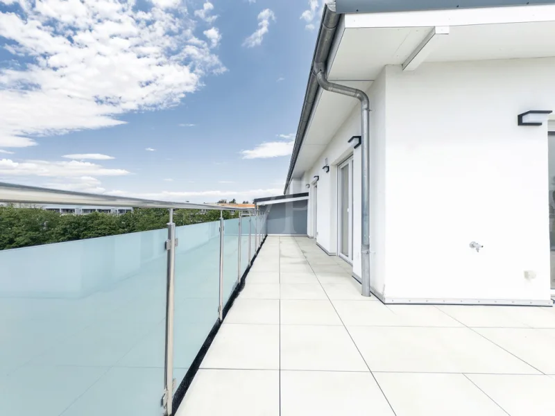 Dachterrasse mit Starkstrom und Wasseranschluss z.B. für Sauna und Whirlpool