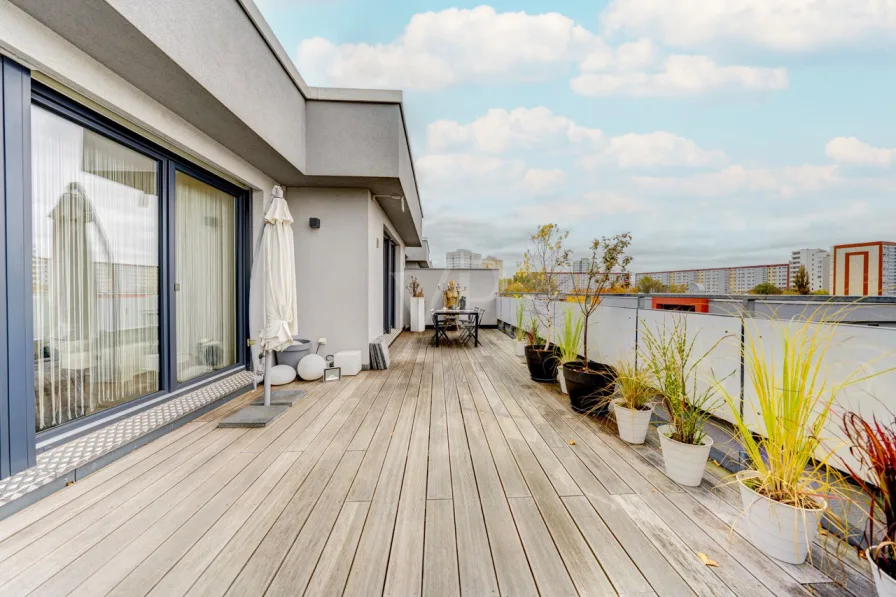 großzügige Dachterrasse