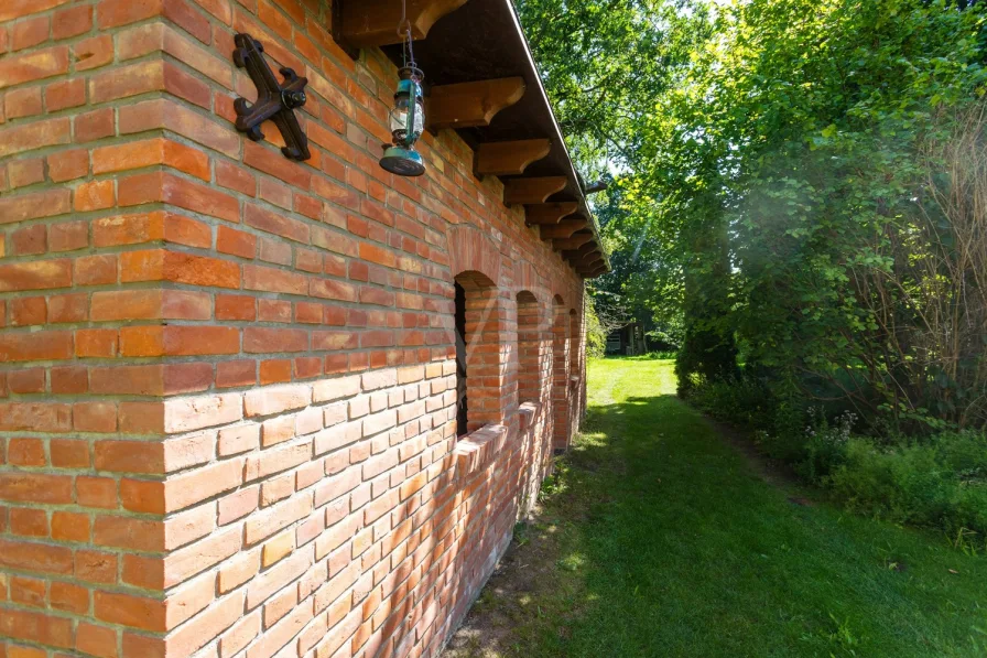 Garage mit Gartenblick