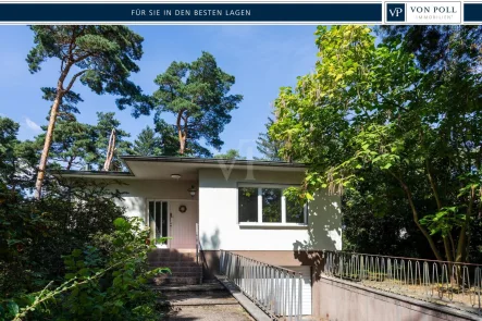 Titelbild - Haus kaufen in Berlin / Kladow - Charmanter Bungalow zwischen Wald und Groß Glienicker See