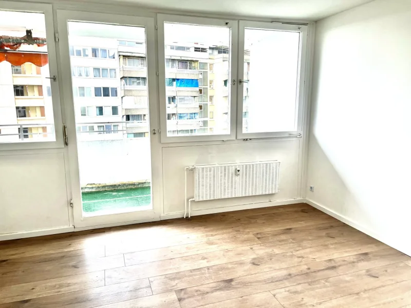 Zimmer 3 mit Zugang zum Balkon 