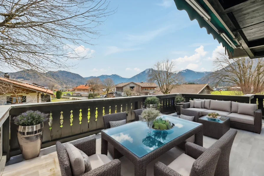 Terrasse OG-Impression-Luxus - Haus kaufen in Bad Wiessee / Abwinkl - Landhaus in Abwinkl -    Seeblick  +   Bergblick       &     zusätzl. Baurecht