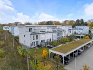 Gartenansicht mit Carport