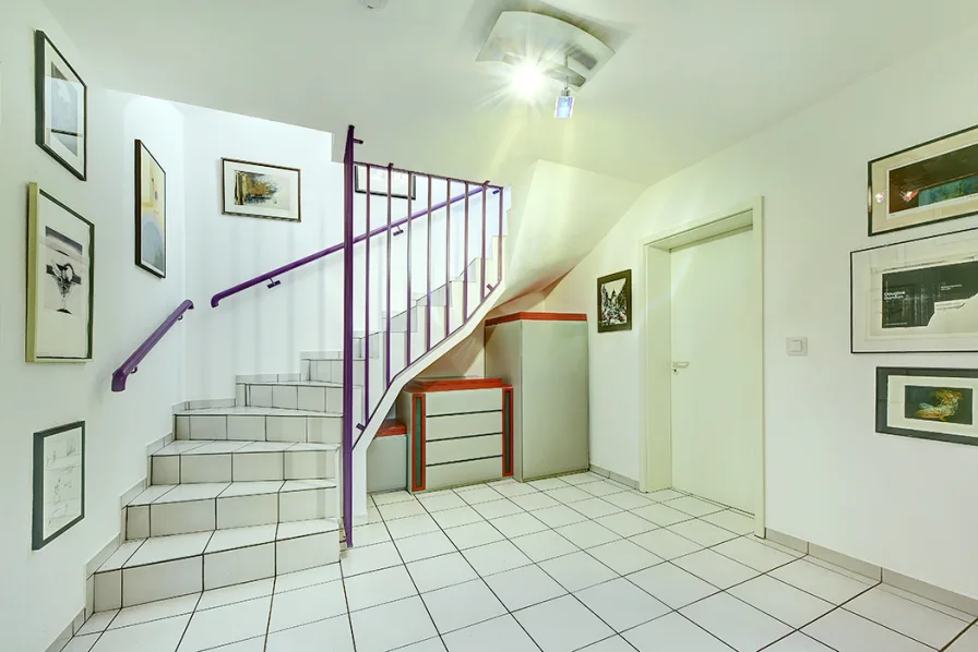 Treppe zum Keller und Einliegerwohnung