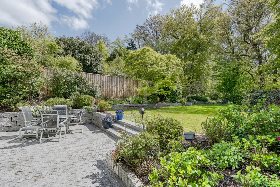 Garten mit Blick in den Wald