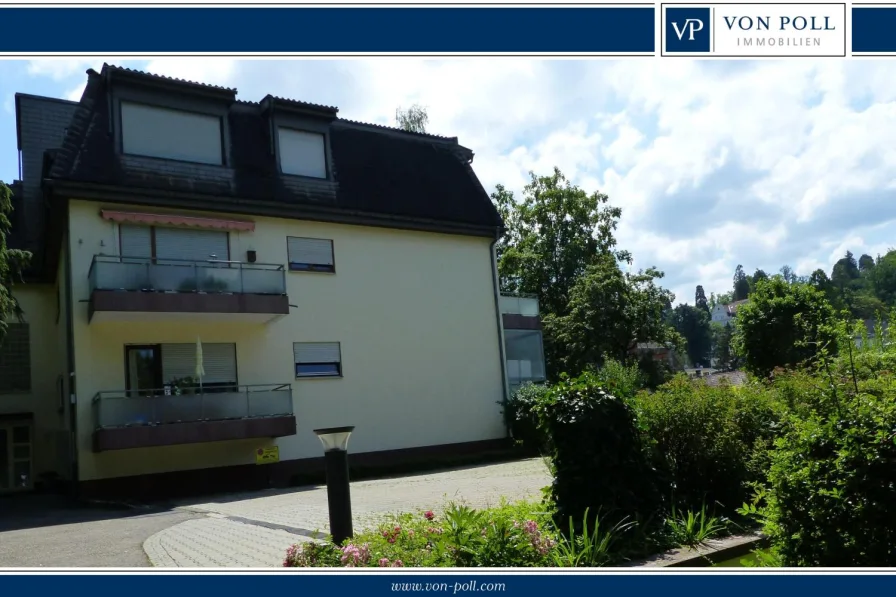 Titel - Wohnung kaufen in Baden-Baden - Gemütliche Zwei Zimmerwohnung mit Terrasse, Blick ins Grüne in Innenstadtlage und TG Stellplatz