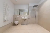 Gäste-Bad mit Walk-in-Dusche