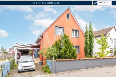 Straßenansicht - Haus kaufen in Ettlingen / Bruchhausen - Reizvolles Einfamilienhaus - kernsaniert - mit charmantem Garten