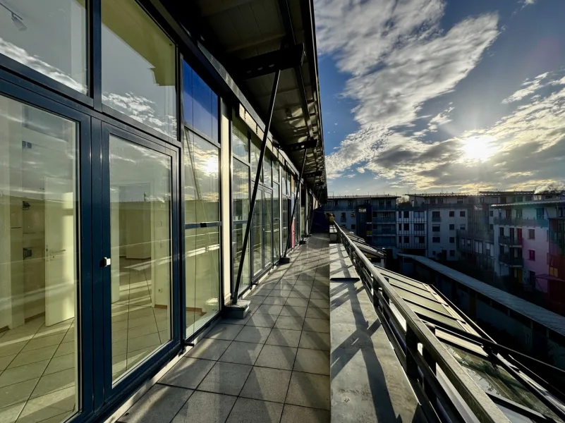 Dachterrasse 1  - Wohnung kaufen in Regensburg / Prüfening - Luxuriöses Penthouse mit atemberaubenden Dachterrassen und modernem Design!