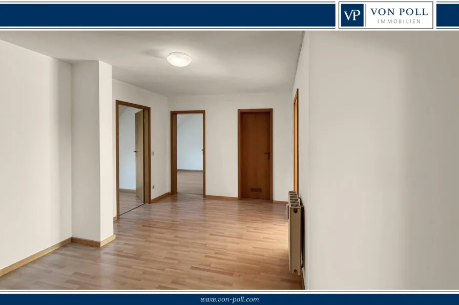  - Wohnung kaufen in Augsburg - Dachgeschosswohnung mit Balkon und Tiefgaragenstellplatz