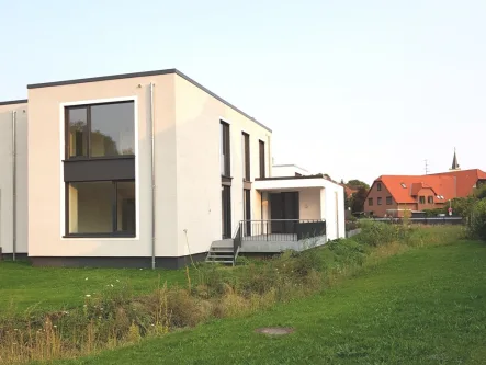 Ansicht - Haus kaufen in Braunschweig / Ölper - Energieeffizient - Neuwertig - Modern - Architektenhaus mit edler Ausstattung und Blick in die Natur