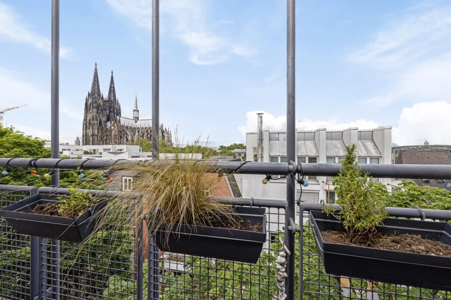 Balkon mit Domblick