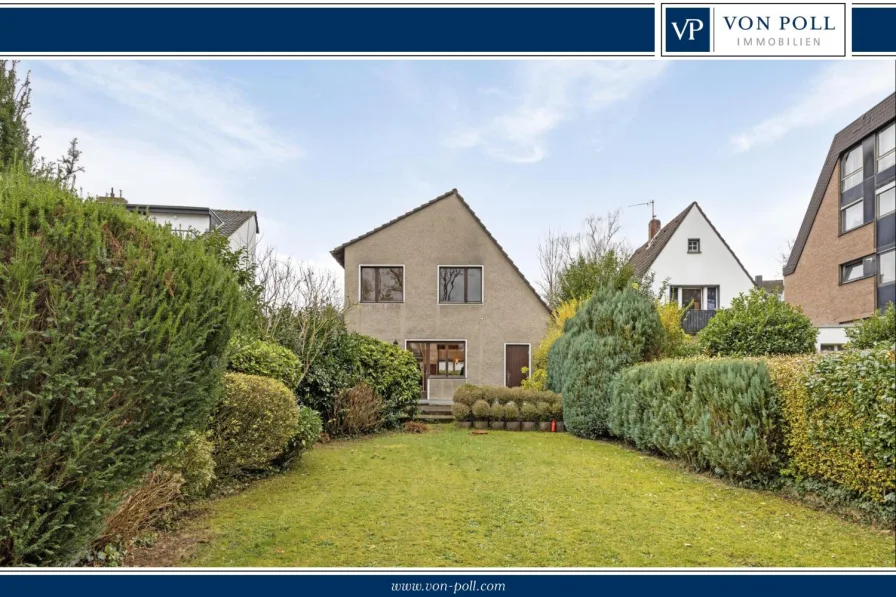 Titelbild - Haus kaufen in Köln - Rodenkirchen - Sanierungsbedürftiges Einfamilienhaus mit großem Garten und Außenpool