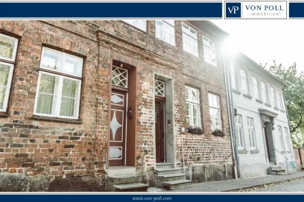 Titelbild - Haus kaufen in Lüneburg - Hochwertig saniertes Juwel im Herzen Lüneburgs - Ein Altstadthaus der Extraklasse mit Innenhof-Oase