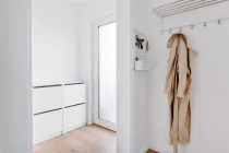 Einladender Eingangsbereich mit integrierter Garderobe