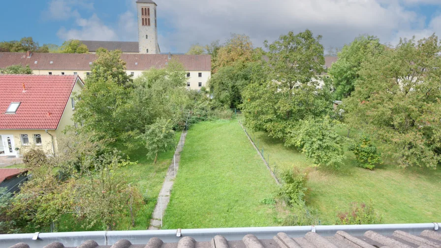 Garten mit Bauplatz