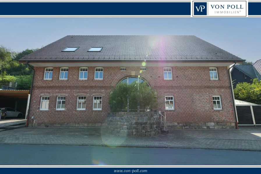 Ansicht - Haus kaufen in Altenbeken - Historisches Traumhaus mit modernem Flair in malerischer Hanglage