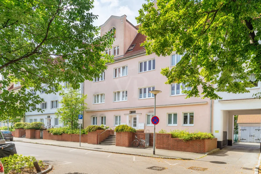 Titelbild - Wohnung kaufen in Rostock / Warnemünde - Strandnahe, stilvolle 3-Zimmer-Wohnung mit großem Westbalkon im Herzen Warnemündes