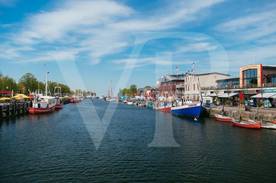 Titelbild - Wohnung mieten in Rostock - WARNEMÜNDE I möblierte, wundervolle moderne 3-Zimmer-Wohnung mit Südbalkon und Tiefgaragenplatz