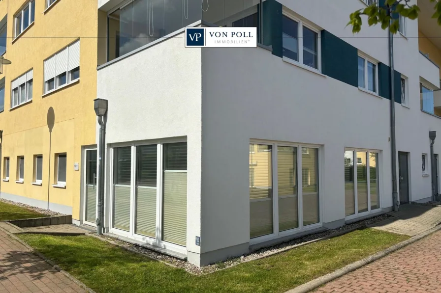 Titelbild - Büro/Praxis mieten in Rostock / Evershagen - Süd - Ebenerdige Gewerbefläche mit großen Fensterfronten