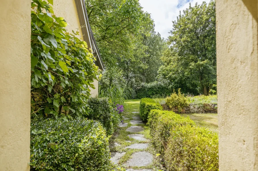 Blick in den Garten von der Hoffläche