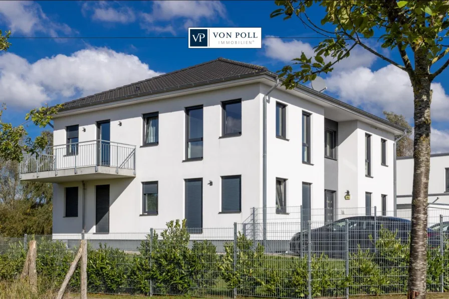 Titelbild - Haus kaufen in Rostock / Riekdahl - Seltene Gelegenheit: Großzügiges Grundstück mit Zweifamilienhaus in gefragter Wohnlage