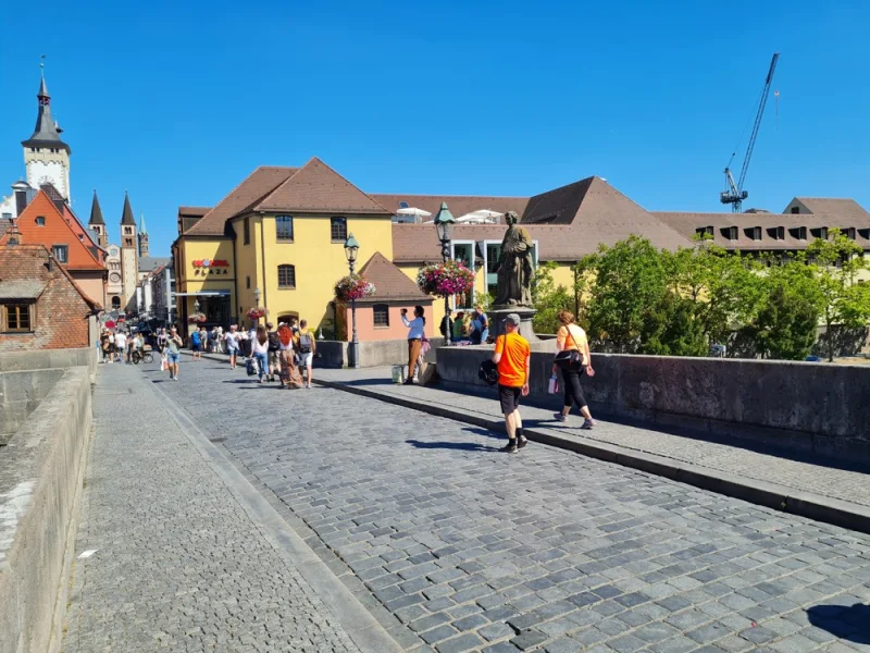 Mainbrücken-Panorama mit Teilansicht des "Wöhrl-Plazas", #152931