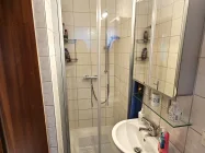 Gäste-WC mit Dusche EG