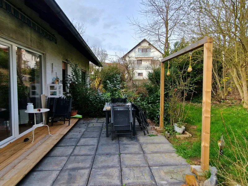 Terrasse mit Garten