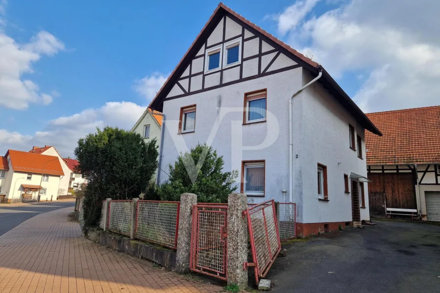 Wohnhaus_mit_Hoffläche - Haus kaufen in Weißenborn - Einfamilienhaus mit großer Scheune und Garten mit Obstbaumbestand