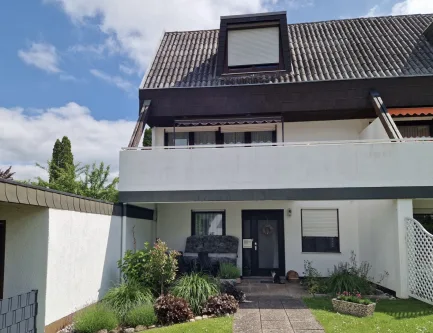 Straßenansicht - Haus kaufen in Eschwege - Geräumiges Familienhaus mit Garten und Garage in Eschwege