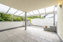 Überdachte Terrasse EG