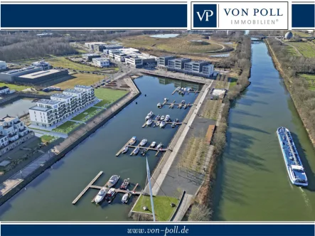 Graf Bismarck_Graf1 - Wohnung kaufen in Gelsenkirchen - Neubauwohnung mit atemberaubendem Panoramablick auf die Marina – Großes Wohnzimmer mit XXL-Ausblick